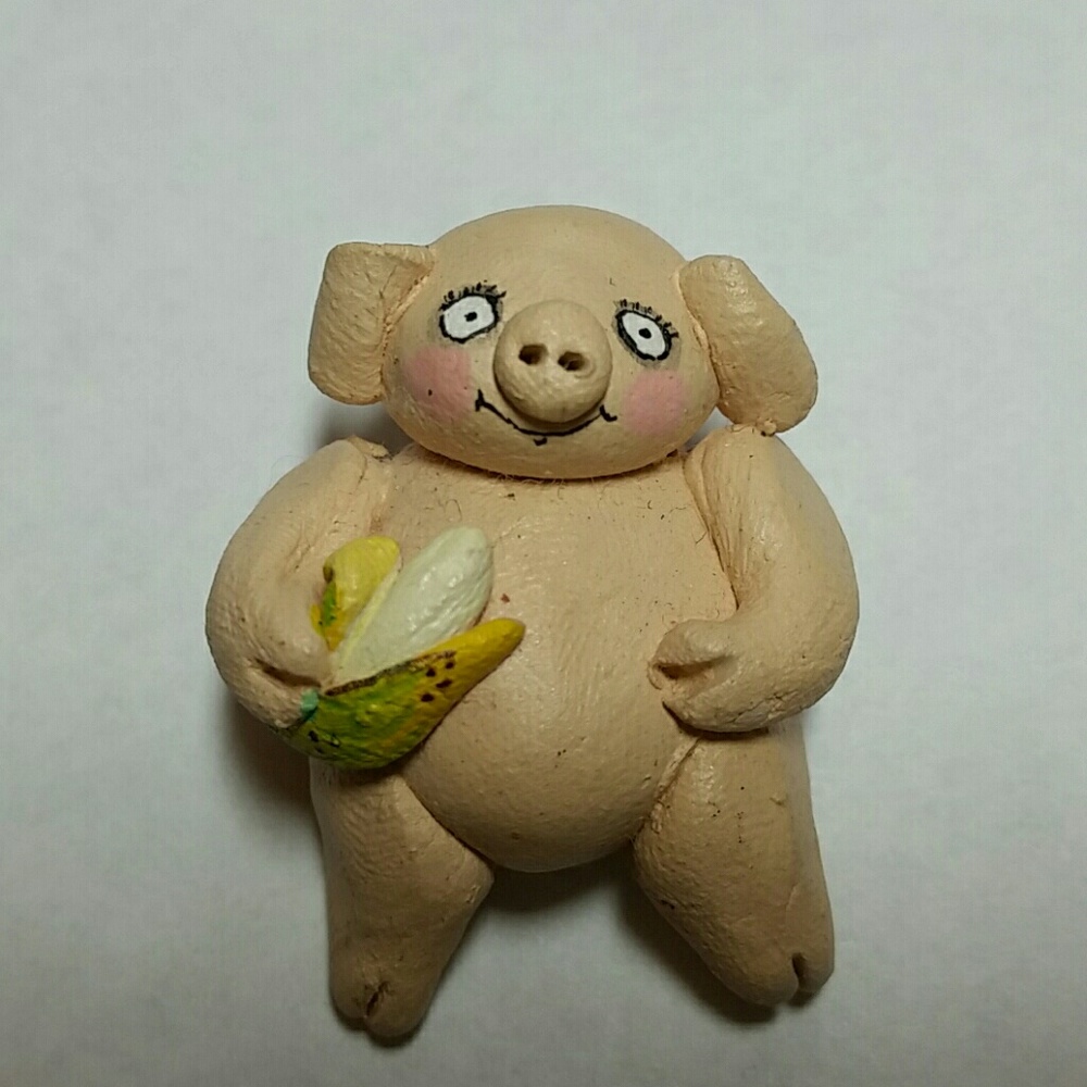 PIGGY BROOCH